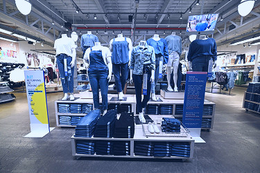 Old Navy is ending separate plus-size clothing sections for women | CNN  Business